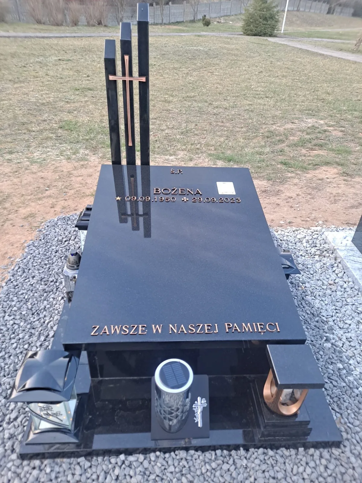 Nagrobek czarny sarkofag
