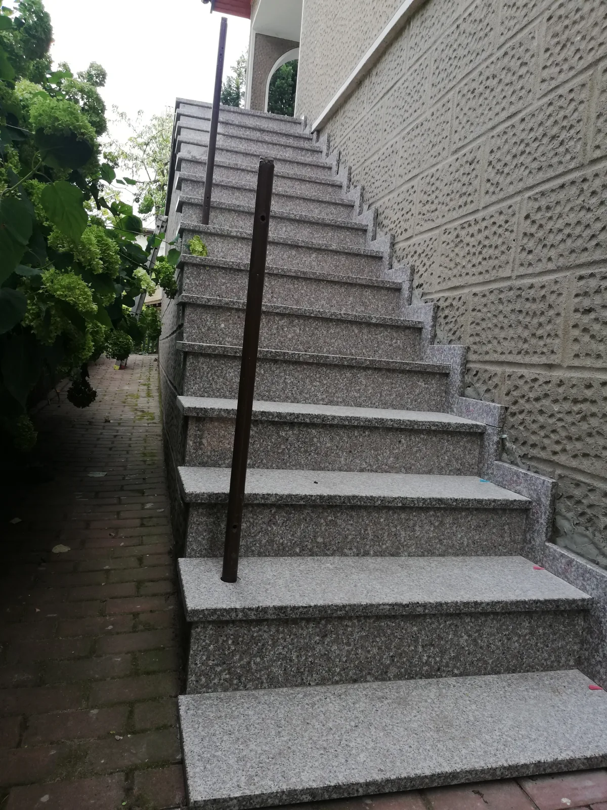 Schody granitowe zewnętrzne
